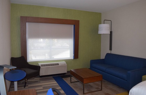 Ithaca Hotel | Holiday Inn Express & Suites Ithaca by IHG