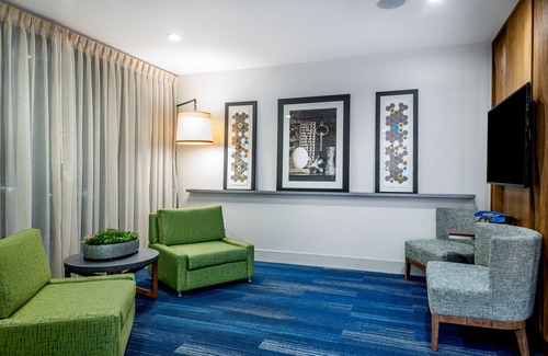 Lyon Street Hotel | Holiday Inn Express & Suites Santa Ana - Orange County by IHG