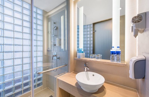 Zhengzhou Hotel | Holiday Inn Express Zhengzhou Airport by IHG