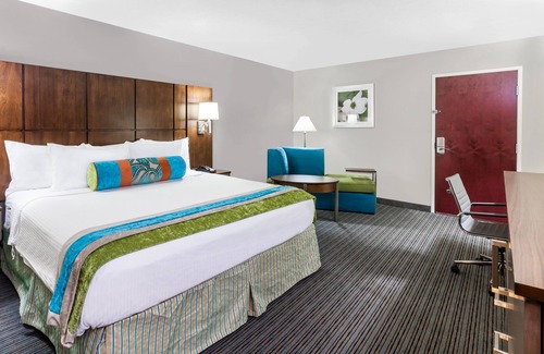 Central Oklahoma City Hotel | Holiday Inn Hotel & Suites Oklahoma City North by IHG
