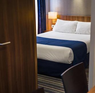 Vitrolles Hotel | Holiday Inn - Marseille Airport by IHG