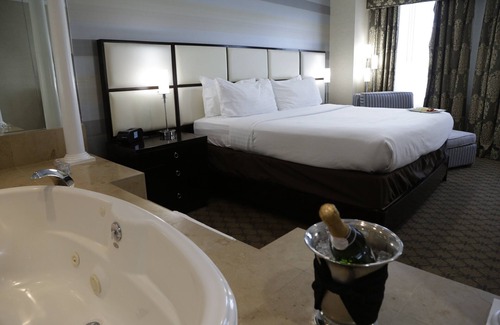 Plainview Hotel | Holiday Inn Plainview-Long Island by IHG