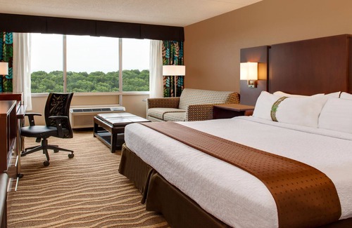 Lenexa Hotel | Holiday Inn & Suites Overland Park West by IHG