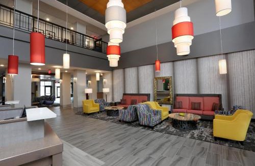 Sioux Falls Hotel | Holiday Inn & Suites Sioux Falls - Airport by IHG