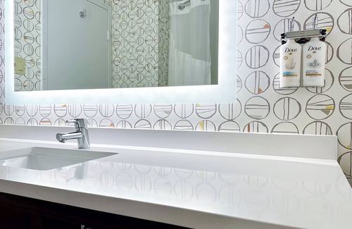 Colliers Hotel | Holiday Inn Weirton - Steubenville Area by IHG