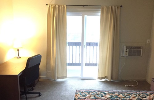 Grass Valley Hotel | Holiday Lodge