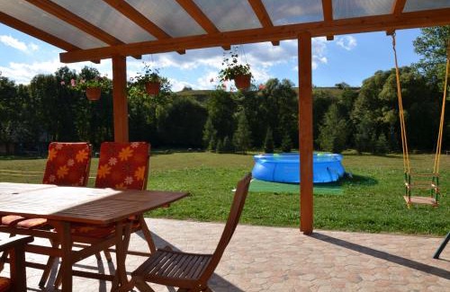 Stredne Malatiny House | Holiday Raj