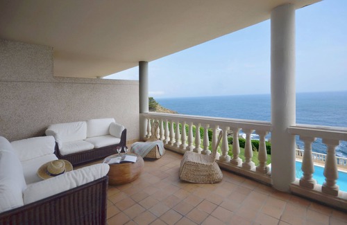 Begur Apartment | Holiday rental apartment with swimming pool in Begur, Aiguafreda