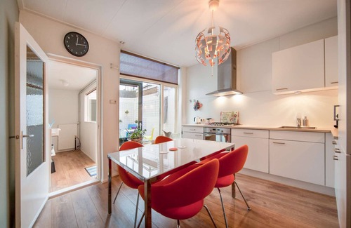 Binnenstad-Oost House | Holiday rental with 2 bedrooms at walking distance of Martini Tower