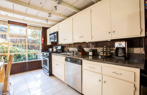 Beach Barber Tract House | Holiday Sale! Secluded Redwood WindanSea Beach Bungalow, New Bikes, Hot tub!
