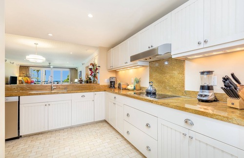 Kahuku Condo | Holiday Sale! Turtle Bay Villas 201 by Gather: Beachfront w/Shared Pool, Spa/AC