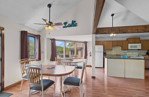 Osage Beach Villa | Holiday Shores 30 - Beautiful Villa with Resort Amenities!