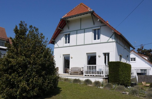 Cabourg House | Holiday villa 100m from the sea with garden and sun terrace
