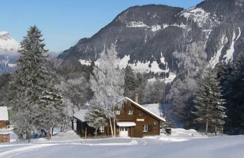 Buerglen Ski Chalet | Holidays in the green right