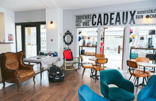 Sanary-sur-Mer Hotel | Holidays & Work HOTEL
