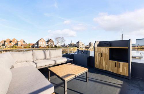 Lemmer Boat Rental | Holland Houseboat Lemmer