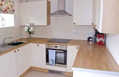 Hoylandswaine Cottage | Hollins Wood Bothy