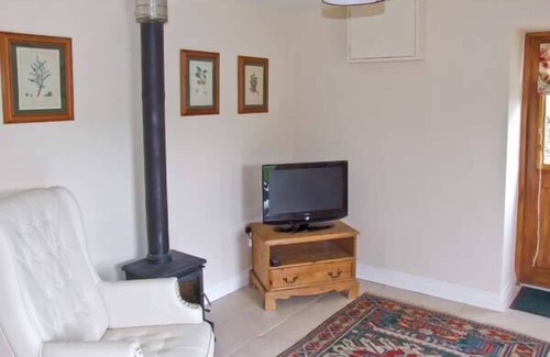 Hoylandswaine Cottage | Hollins Wood Bothy