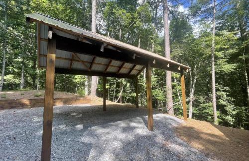 Ellijay House | Hollow Tree Hideaway - Coosawattee River Resort 2