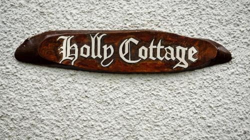 Harker House | Holly Cottage. Romantic Getaway. Tourist base.