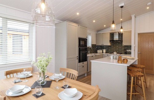 Ingleton Cottage | HOLLYBUSH LODGE, family friendly, with a garden in Ingleton