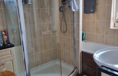Luton House | Hollybush Private House