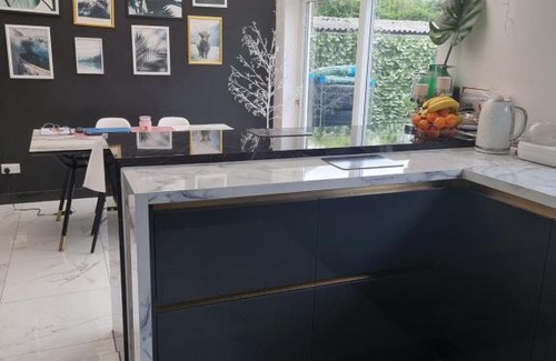 Luton House | Hollybush Private House