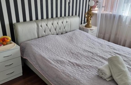 Luton House | Hollybush Private House
