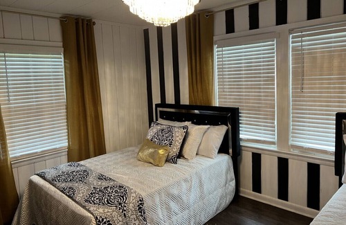 Abbeville Condo | Hollywood Glam at the Quadruplex, Glamorous