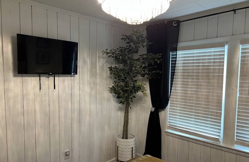 Abbeville Condo | Hollywood Glam at the Quadruplex, Glamorous