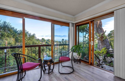 Hollywood Hills Apartment | Hollywood Hills Views at the Iconic Secret Stairs