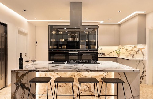 Camps Bay Villa | Hollywood Mansion & Spa Camps Bay, Sleeps 15, Sea Side (Award Winning 1st Place)