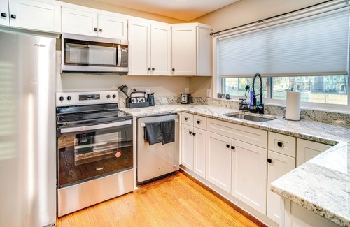 Hendersonville House | Home 14 Mi to Highpoint Health w/Fenced Yard!