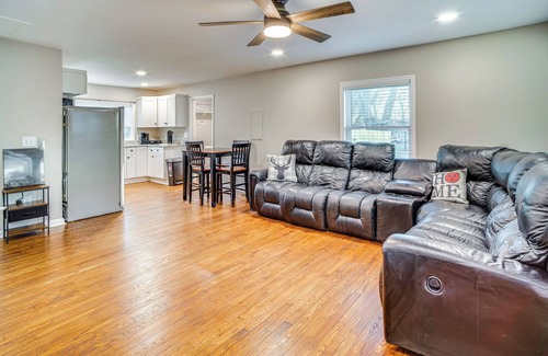 Hendersonville House | Home 14 Mi to Highpoint Health w/Fenced Yard!