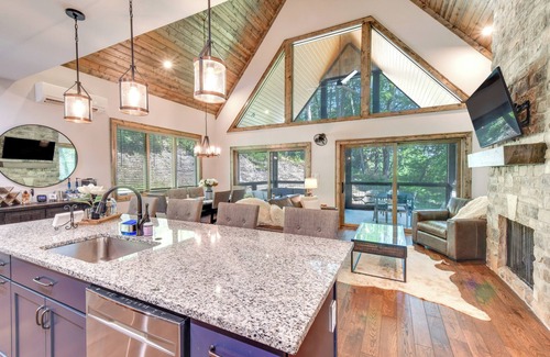 Glenville Cottage | Home 6 Mi to Ski Sapphire Valley: Bring Your Pups!