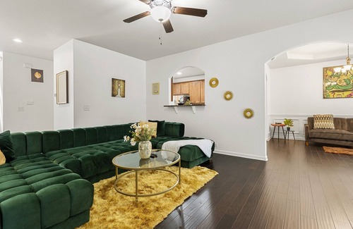 Church Street House | Home Away For Home 10 min from airport