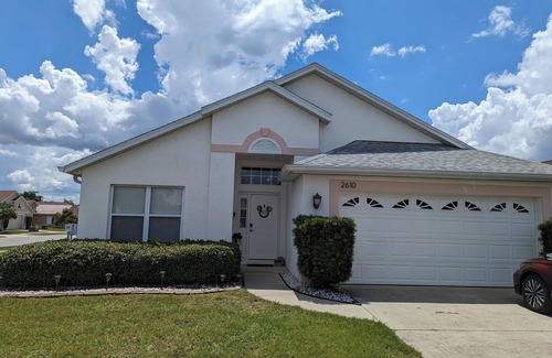 Chatham Park House | Home away from Home. Charming 3-bedroom house with AC and WiFi in Kissimmee