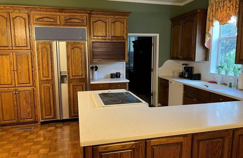 Blakely House | Home away from home Classic 4BR 2.5BR