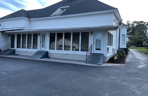 Blakely House | Home away from home Classic 4BR 2.5BR