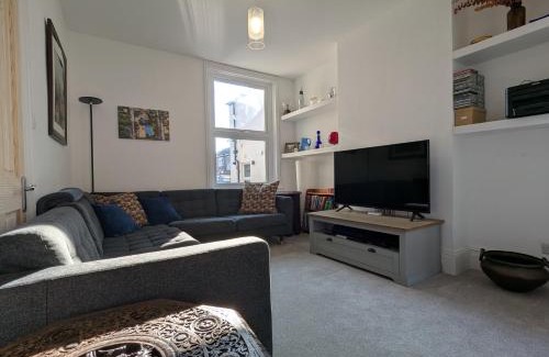 Littlehampton House | Home away from home by the sea