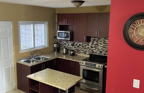 Villa Canales House | Home en Carretera a El Salvador 7 minutes away from Casa de Dios Church!