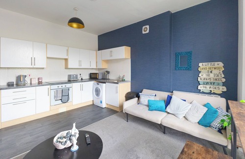 Manchester Apartment | Home Feel Apartment in Quite Community in M16 only 10 min to City