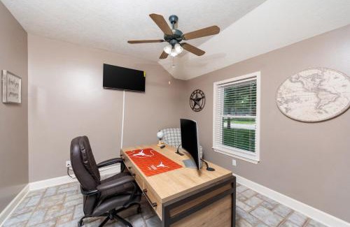 League City House | Home in League City, TX with firepit & grill