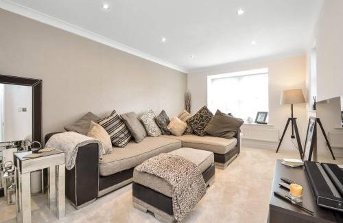 Southsea House | Home in Southsea with Hot Tub, Close to the Sea