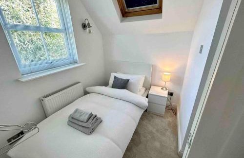 Southsea House | Home in Southsea with Hot Tub, Close to the Sea