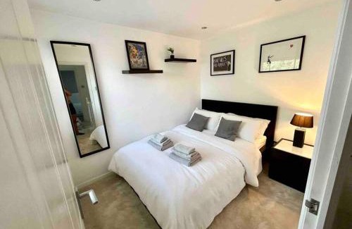 Southsea House | Home in Southsea with Hot Tub, Close to the Sea
