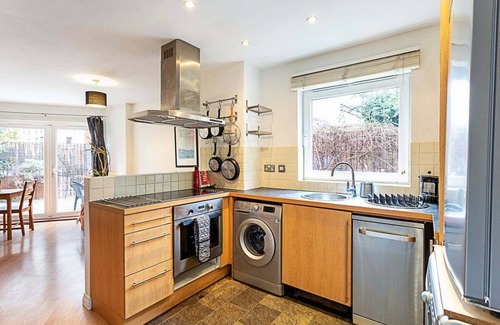 Hackney Apartment | Home in the Heart of Hackney Downs