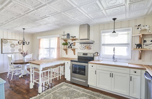 Kernersville House | Home - King Bed, Equipped Kitchen - Long Terms OK.