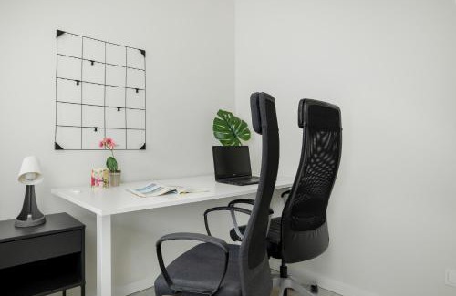 Bronowice Apartment | Home Office - 2-Bedroom Apartment Corpo-Stay in Kraków by Noclegi Renters