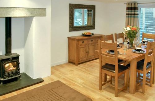Helstone House | Home Park Farm Cottages A